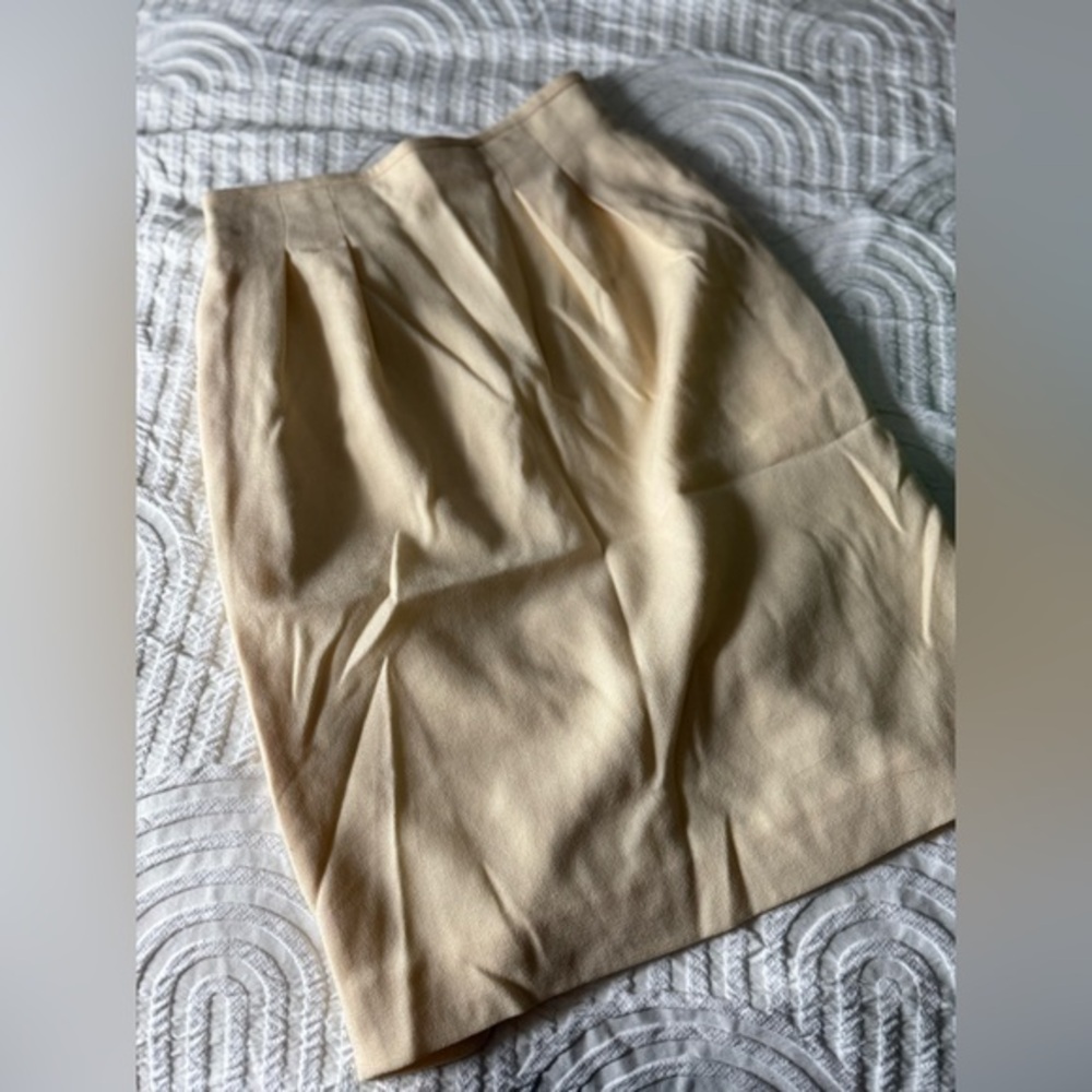 Liz Claiborne Collection Vintage soft butter Cream 100% wool Skirt